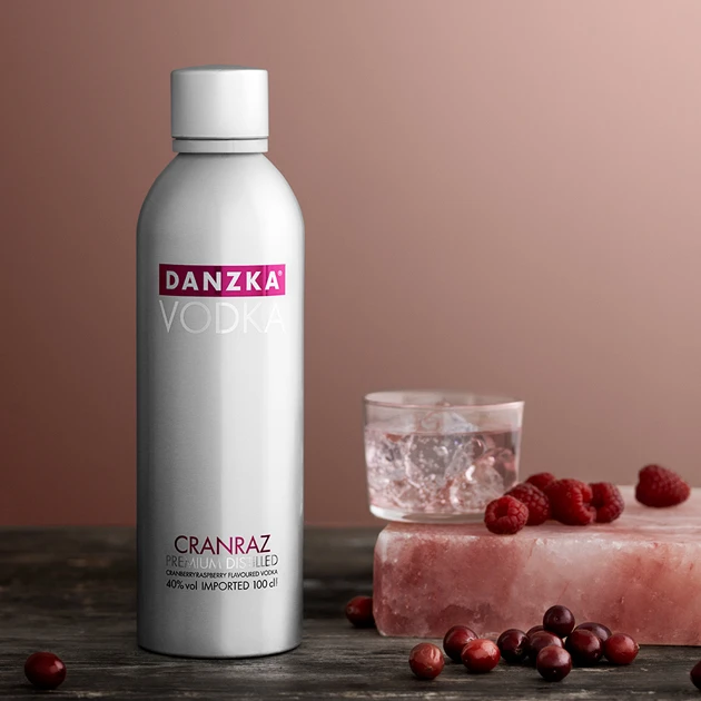 Danzka Vodka Cranraz 40% 1,0l 2 Danzka Vodka Cranraz 40% 1,0l – Bild 2