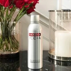 Danzka Vodka Red 40% 1,0l 7 Danzka Vodka Red 40% 1,0l -Spirituosengeschäft 25063 danzka vodka red 40 1 0l mood 2 b254