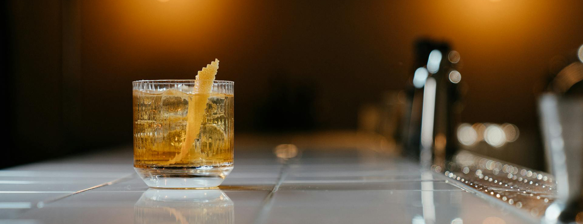 Titelseite -Spirituosengeschäft pexels cottonbro 4667074